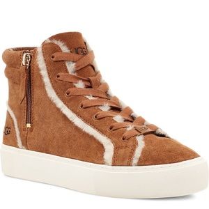 UGG Olli Spill Seam Sneaker - Like New